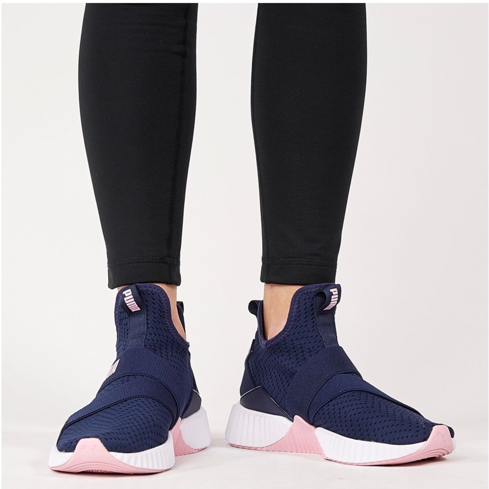NWB! Puma defy mid core women’s shoes